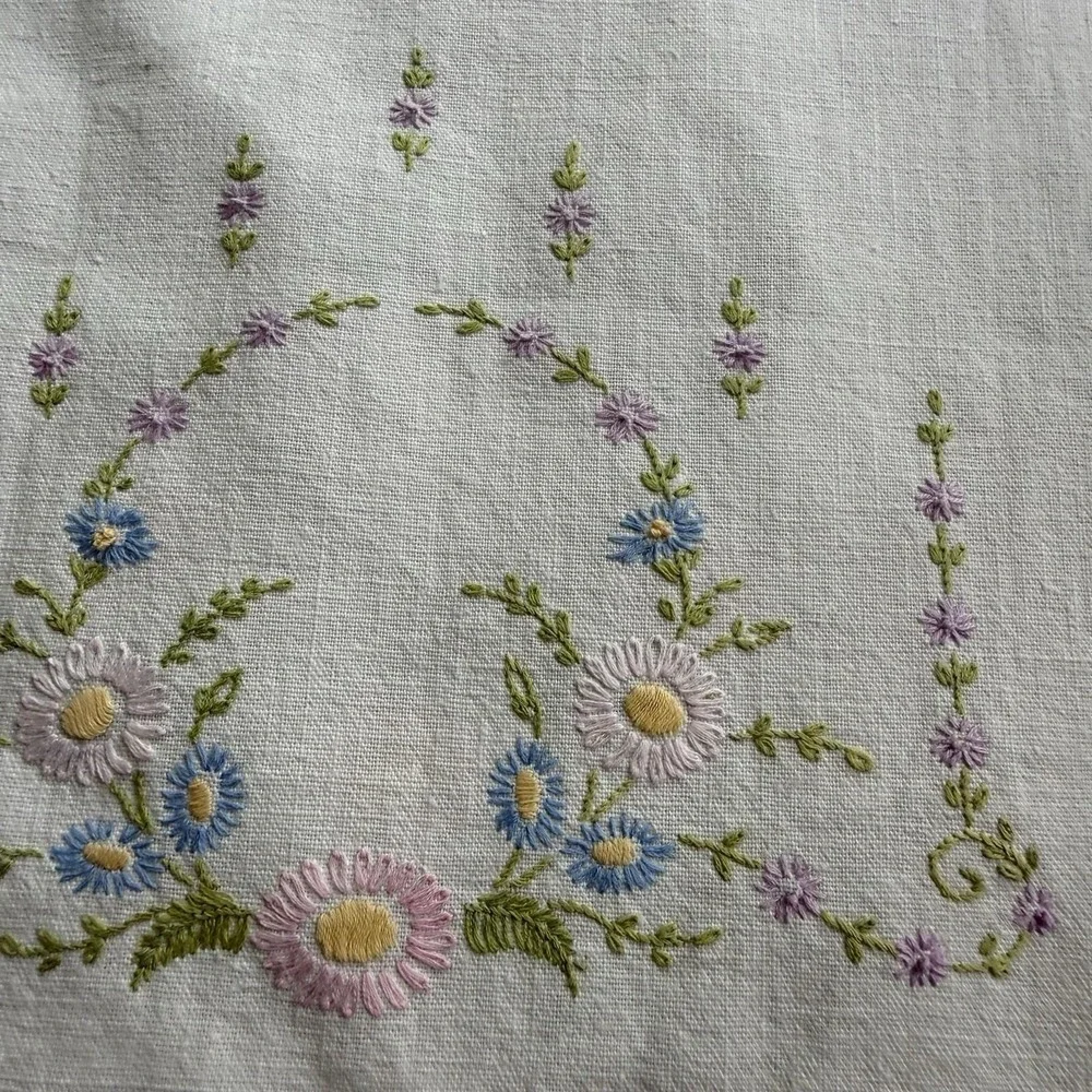 Vtg Embroidered Crochet Dresser Scarf Table Runner Rectangle Flower 38